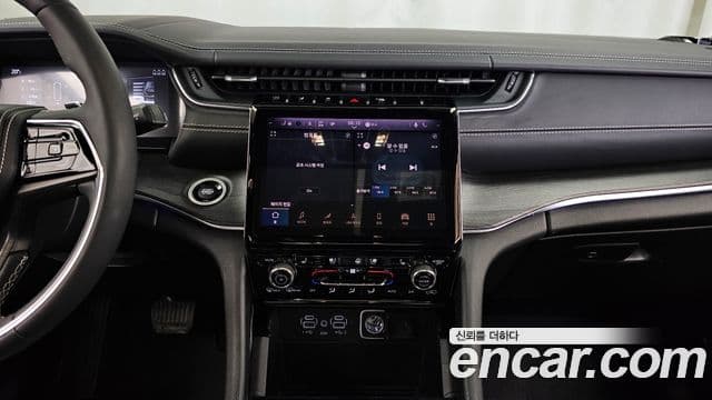 Jeep Grand Cherokee 2022 — Şəkil 14/20