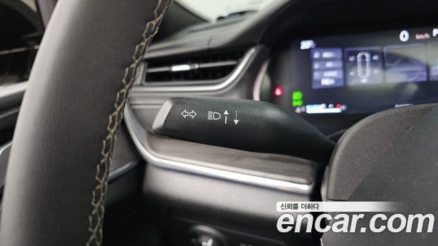 Jeep Grand Cherokee 2022 — Şəkil 31/38