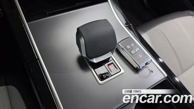 Land Rover Range Rover Evoque 2025 — Фото 18/20