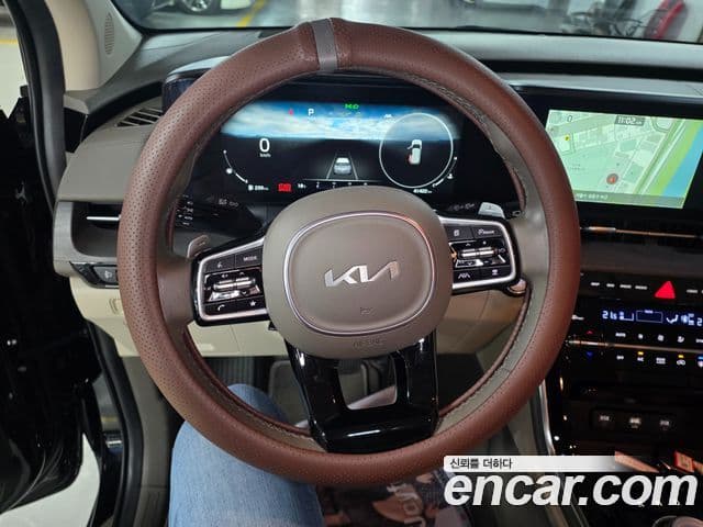 Kia Carnival 2023 — ფოტო 8/20