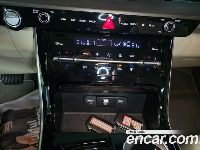Kia Carnival 2023 — ფოტო 15/20