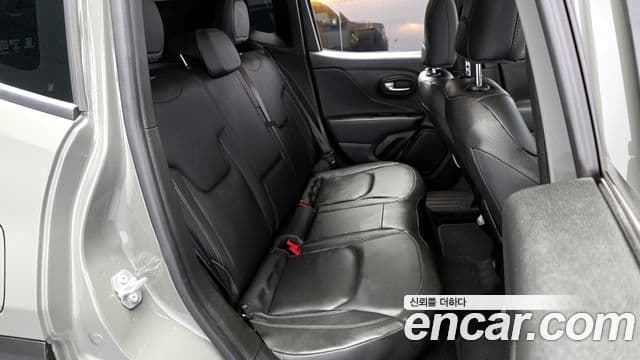 Jeep Renegade 2022 — Şəkil 12/20