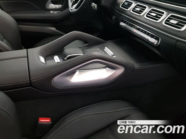 Mercedes-Benz GLE-Class 2025 — Photo 10/17