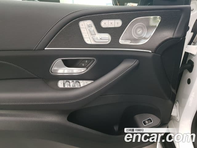 Mercedes-Benz GLE-Class 2025 — Photo 7/17