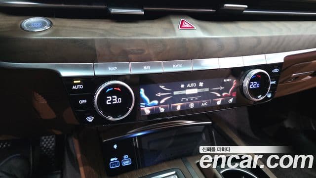 Genesis Electrified G80 2022 — ფოტო 17/20