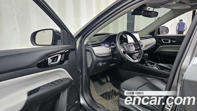 Jeep Compass 2022 — ფოტო 8/20