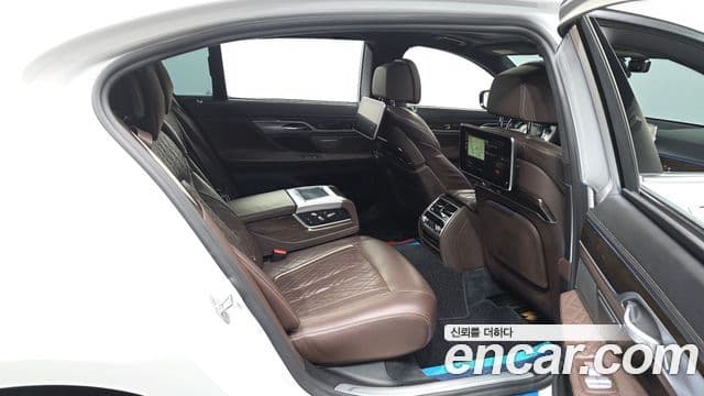 BMW 7 Series 2020 — ფოტო 13/20