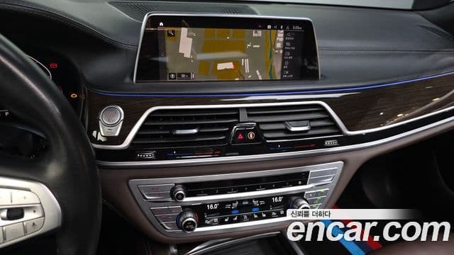 BMW 7 Series 2020 — ფოტო 15/20