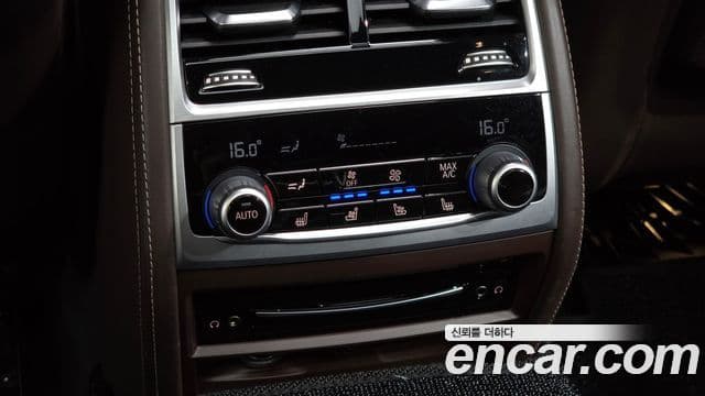 BMW 7 Series 2020 — ფოტო 19/20