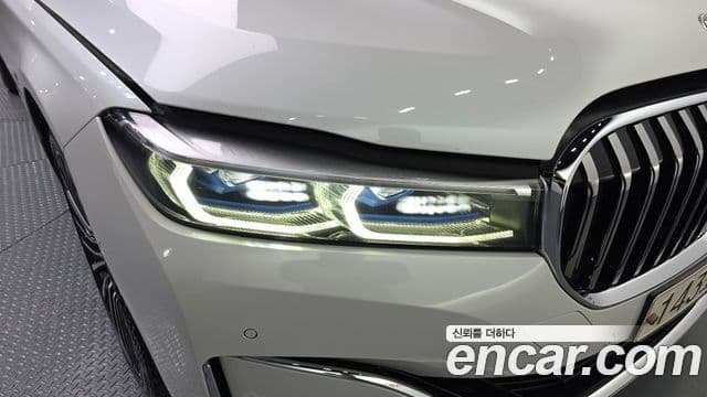 BMW 7 Series 2020 — ფოტო 27/33