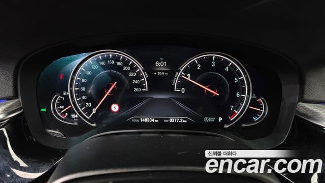BMW 5 Series 2018 — Photo 8/20