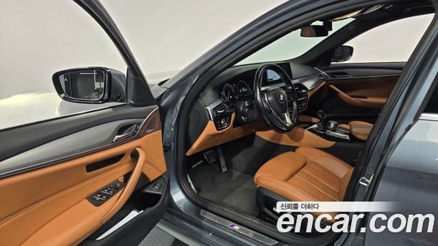 BMW 5 Series 2018 — Photo 19/20