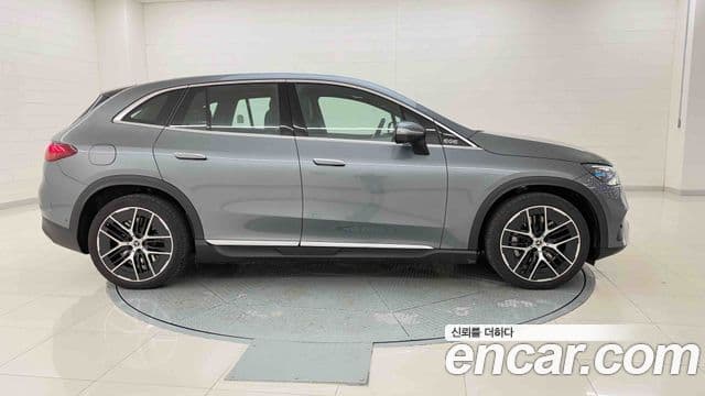Mercedes-Benz EQE SUV 2025 — ფოტო 15/20