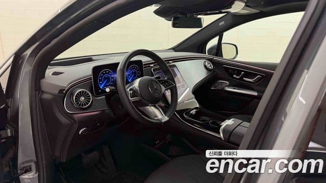 Mercedes-Benz EQE SUV 2025 — ფოტო 8/20