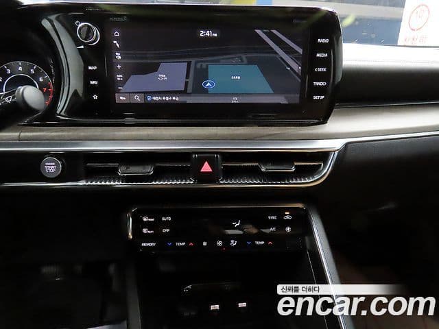 Kia K5 2020 — ფოტო 8/20