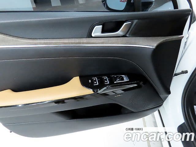 Kia K5 2020 — ფოტო 14/20