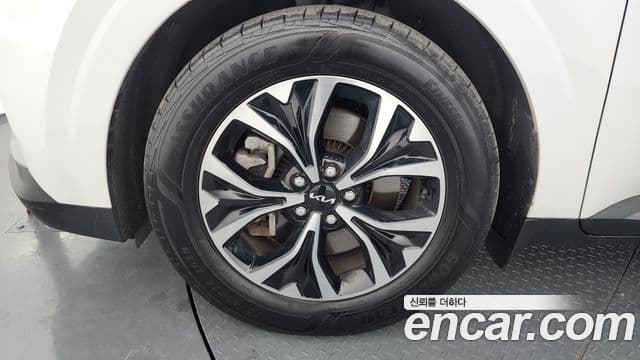 Kia Carnival 2023 — ფოტო 5/20