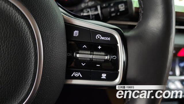 Kia Carnival 2023 — ფოტო 17/20