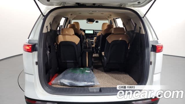 Kia Carnival 2023 — ფოტო 20/20