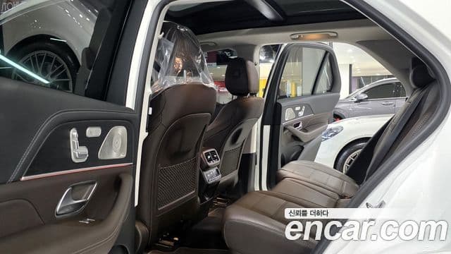 Mercedes-Benz GLE-Class 2023 — Photo 10/20
