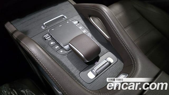 Mercedes-Benz GLE-Class 2023 — Photo 2/20