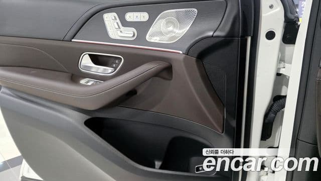 Mercedes-Benz GLE-Class 2023 — Photo 19/20