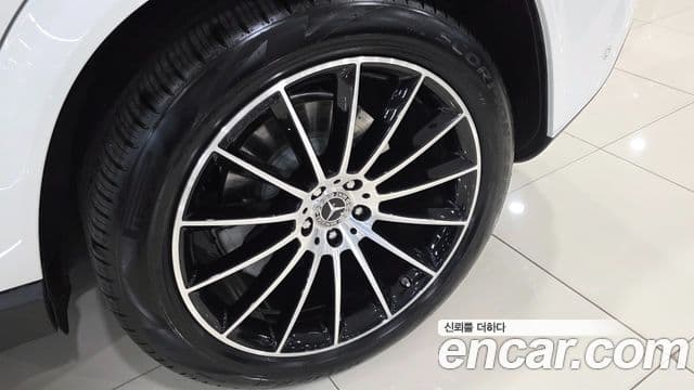 Mercedes-Benz GLE-Class 2023 — Photo 6/20