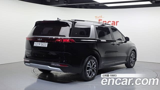 Kia Carnival 2023 — Фото 2/20