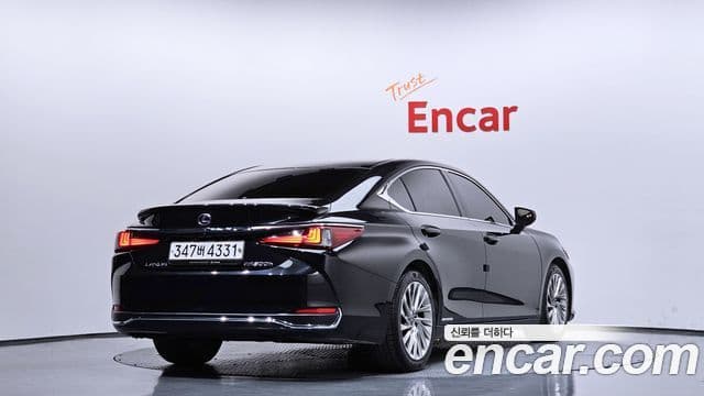 Lexus ES300h 2018 — ფოტო 2/20