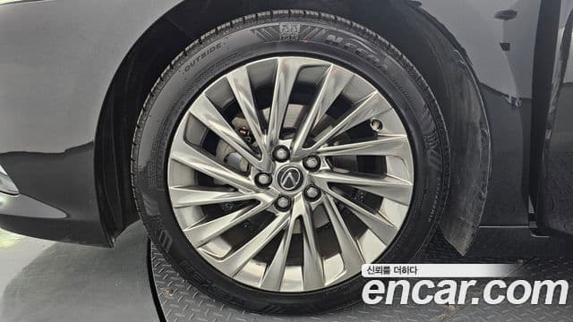 Lexus ES300h 2018 — ფოტო 5/20