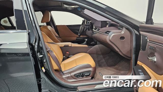 Lexus ES300h 2018 — ფოტო 11/20