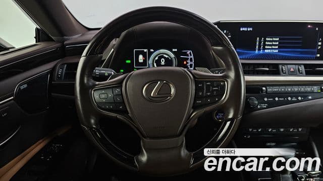 Lexus ES300h 2018 — ფოტო 12/20