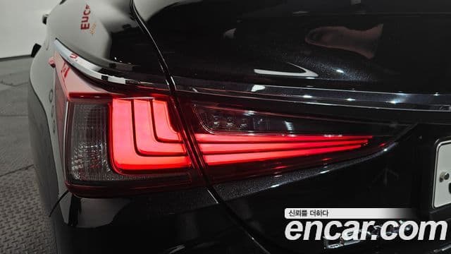 Lexus ES300h 2018 — Şəkil 5/38