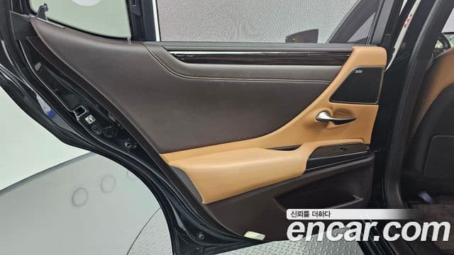 Lexus ES300h 2018 — Şəkil 16/38