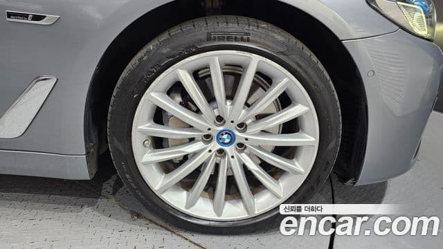 BMW 5 Series 2022 — ფოტო 5/20