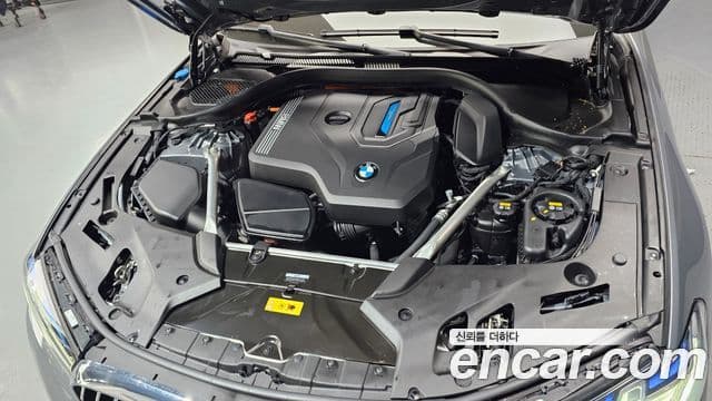BMW 5 Series 2022 — ფოტო 6/20