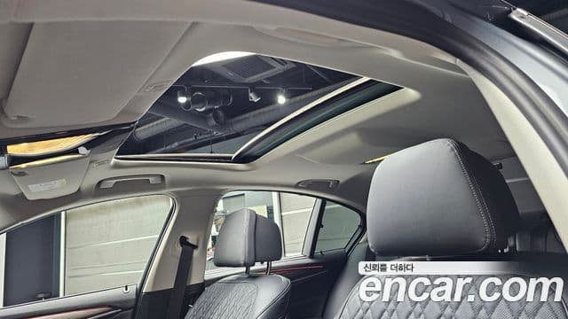 BMW 5 Series 2022 — ფოტო 19/20