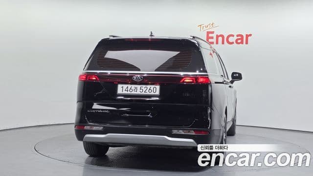 Kia Carnival 2021 — ფოტო 4/20