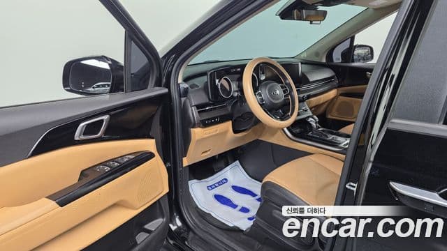 Kia Carnival 2021 — ფოტო 10/20