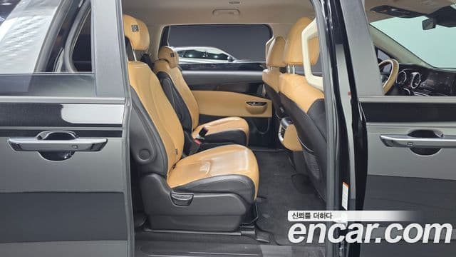 Kia Carnival 2021 — ფოტო 11/20