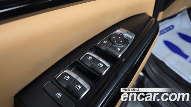Kia Carnival 2021 — ფოტო 13/20