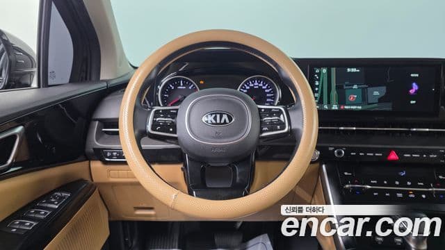 Kia Carnival 2021 — ფოტო 15/20