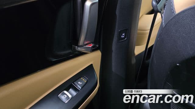 Kia Carnival 2021 — ფოტო 19/20