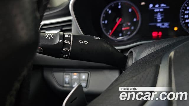 Genesis G70 2018 — ფოტო 17/20