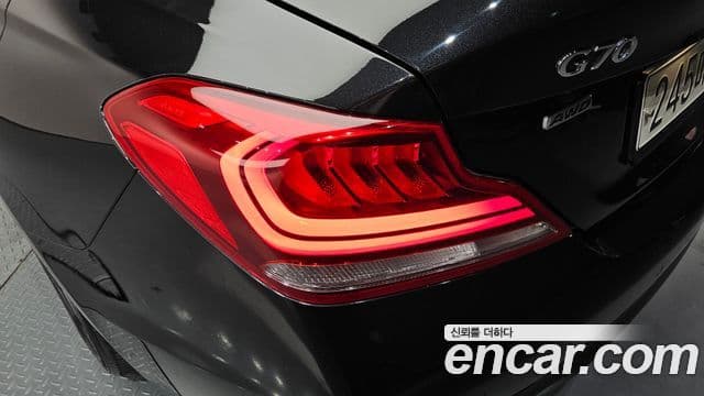 Genesis G70 2018 — ფოტო 34/37
