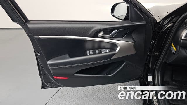 Genesis G70 2018 — ფოტო 11/37