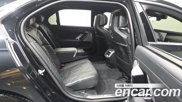 BMW 7 Series 2024 — Şəkil 13/20