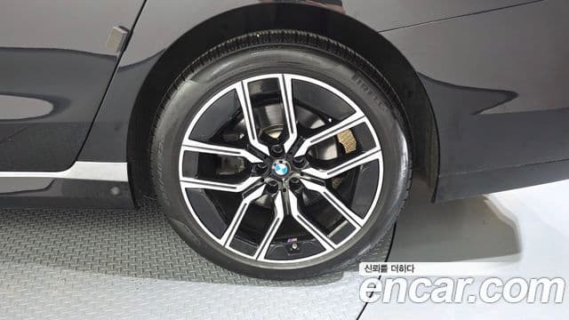BMW 7 Series 2024 — Photo 38/39