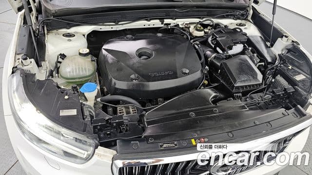 Volvo XC40 2019 — Şəkil 6/20