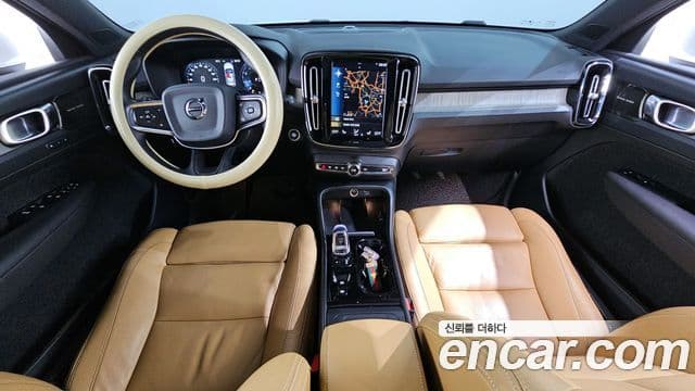 Volvo XC40 2019 — Şəkil 7/20